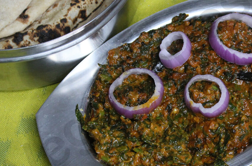 palak onion curry